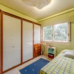 LOTE 000 - O apartamento nº 601 no Ed. Maison Paris, na Rua Pedro Ivo nº 532. O espaço de estacionamento coberto nº 01. O espaço de estacionamento coberto nº 02