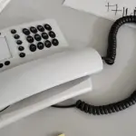 LOTE 108 - LOTE DE TELEFONES: 8 COM FIO E 4 SEM FIO