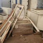 LOTE 040 - LOTE DE MÓVEIS DE DESMONTADOS
