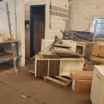 LOTE 040 - LOTE DE MÓVEIS DE DESMONTADOS