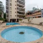 LOTE 000 - O apartamento nº 601 no Ed. Maison Paris, na Rua Pedro Ivo nº 532. O espaço de estacionamento coberto nº 01. O espaço de estacionamento coberto nº 02