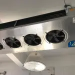 LOTE 235 - CONJUNTO SISTEMA DE CLIMATIZAÇÃO COM EVAPORADOR MIPAL BV DUPLA SAÍDA RU INTENSE