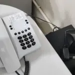 LOTE 108 - LOTE DE TELEFONES: 8 COM FIO E 4 SEM FIO