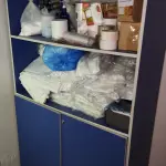 LOTE 221 - ARMÁRIO ESTANTE C/ 2 PORTAS, AZUL