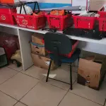 LOTE 166 - MESA CINZA EM MDP, APROX. 2,5X0,70