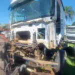 LOTE 005 - Mercedes Benz Axor 2536 S/LS 6x2 2p, fab/mod 2015/2016