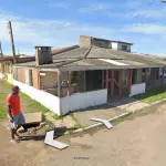 LOTE 000 - Casa Construída em terreno urbano, de esquina, no loteamento Zona Nova Sul, lote 20 da Quadra 268, medindo 15m de frente a Norte p/R. Santa Fé