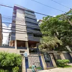 LOTE 002 - O estacionamento coberto nº 04