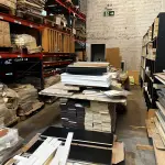 LOTE 034 - Lote de placas de MDF e MDP e corrugados (retalhos e placas)