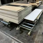 LOTE 034 - Lote de placas de MDF e MDP e corrugados (retalhos e placas)