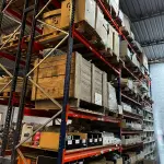 LOTE 037 - Lote de materiais que estão nas prateleiras (sem as prateleiras)