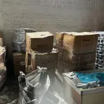 LOTE 133 - Lote de cadeiras em caixas 