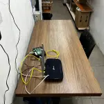 LOTE 027 - Mesa com roteador e cadeira