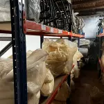 LOTE 037 - Lote de materiais que estão nas prateleiras (sem as prateleiras)