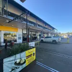 LOTE 002 - Prédio Comercial em alvenaria - shopping de lojas e posto combustivel