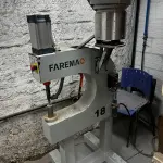LOTE 064 - Máquina de colocar pregos 