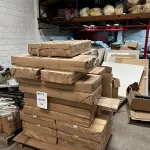 LOTE 036 - Lote de moveis embalados 