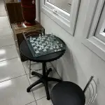 LOTE 012 - Mesinha e duas banquetas