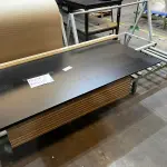 LOTE 034 - Lote de placas de MDF e MDP e corrugados (retalhos e placas)