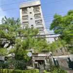 LOTE 000 - A fração de 50% da vaga de estacionamento nº 05, localizada no Edifício Príncipe de Gales, na Rua Coronel Lucas de Oliveira, nº 2.412