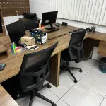 LOTE 018 - Modulo em U com 2 cadeiras 