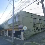 LOTE 000 - Os direitos e ações do apartamento nº 4 do edifício situado na Avenida Teresópolis nº 3389, bairro Teresópolis