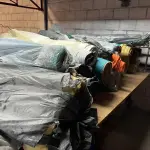 LOTE 069 - Lote de tecidos e linhas  