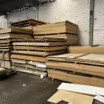 LOTE 034 - Lote de placas de MDF e MDP e corrugados (retalhos e placas)