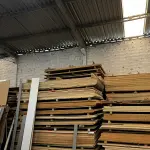 LOTE 034 - Lote de placas de MDF e MDP e corrugados (retalhos e placas)
