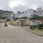 LOTE 000 - A unidade autônoma residencial nº 360, do Condomínio Alphaville Porto Alegre Sul, localizado na Estrada das Três Marias, nº 1400