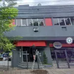 LOTE 000 - A loja nº 02, do prédio comercial denominado “CENTRO DE COMÉRCIO E SERVIÇOS BUTUI”, com entrada pelo nº 142 da rua Butuí