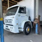 LOTE 004 - "CAMINHÃO VW WORKER 17-180, BRANCO, C/BAÚ, S/PLACAS, MOTOR DESMONTADO E FALTANDO PEÇAS, PLACAS IPO 5691