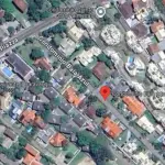 LOTE 000 - Uma residência mista de 01 pavimento, tendo o nº 696, casa I, e seu respectivo terreno designado por área residencial nº 02, do condomínio horizontal,