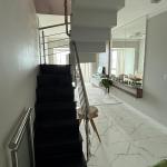 LOTE 002 - O apartamento nº 502 e o Box n° 19, do Edifício Residencial Bella Mare, situado à avenida Beira Mar, nº 1035, em Capão da Canoa/RS. (ATENÇÃO OS MOVEIS, AR CONDICIONADO, EQUIPAMENTOS, CORTINAS NÃO ESTÃO INCLUIDOS NO LEILÃO E SERÃO RETIRADOS APÓS O LEILÃO) DETALHES COM O LEILOEIRO