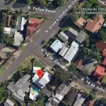 LOTE 011 - CAMPO BOM - Terreno que foi edificado com um prédio residencial em alvenaria, que corresponde a numeração 18, situado na área urbana no bairro P