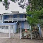 LOTE 001 - A casa sob o nº 240 da Rua Camerino