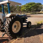 LOTE 017 - TRATOR 4610