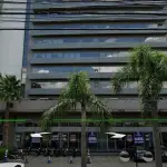 LOTE 035 - A sala comercial nº 1603 do Condomínio Icon, situada na ala comercial na Torre 01, a primeira contada da esquerda para a direita de quem ingressa no Empreendimento pela Avenida Assis Brasil, no décimo sexto pavimento