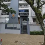 LOTE 039 - Apartamento sob a numeração 501 e box 54, localizado no Edifício Munique Palace na Av. Perimetral Arthur Pedro Muller, 920, situado no bairro Centro na cidade de Portão/RS, unidade localizada no quarto andar ou quinto pavimento