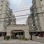 LOTE 000 - O apartamento nº 602, Bloco A, do Ed. Village de Paris, na Av. João XXIII nº 495, área real total de 108,34m2, O estacionamento nº 11, O estacionamento nº 12