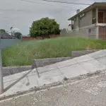 LOTE 025 - Um terreno sem benfeitorias, sem numeração, com o respectivo terreno situado no bairro Rincão, localizado no quarteirão formado pelas ruas Professor Rolf Gehlen, Alagoas, Cururipe e Brasil, constituído do lote 05 da quadra C do loteamento Residencial Alto Petrópolis, com área de 301,11m²