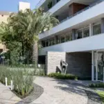 LOTE 000 - O apartamento nº 702 cobertura superior com área real total de 409,57m², O box nº 23