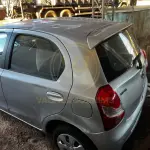 LOTE 001 - Toyota – ETIOS XS 1.3 Flex 16V 5p Mec., fabricação/modelo 2013/2013, cor: prata (sem chave)