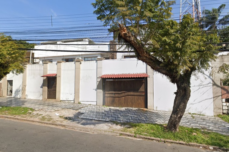 LEILÃO DE GRANDE CASA NA RUA SILVEIRO, EM POA