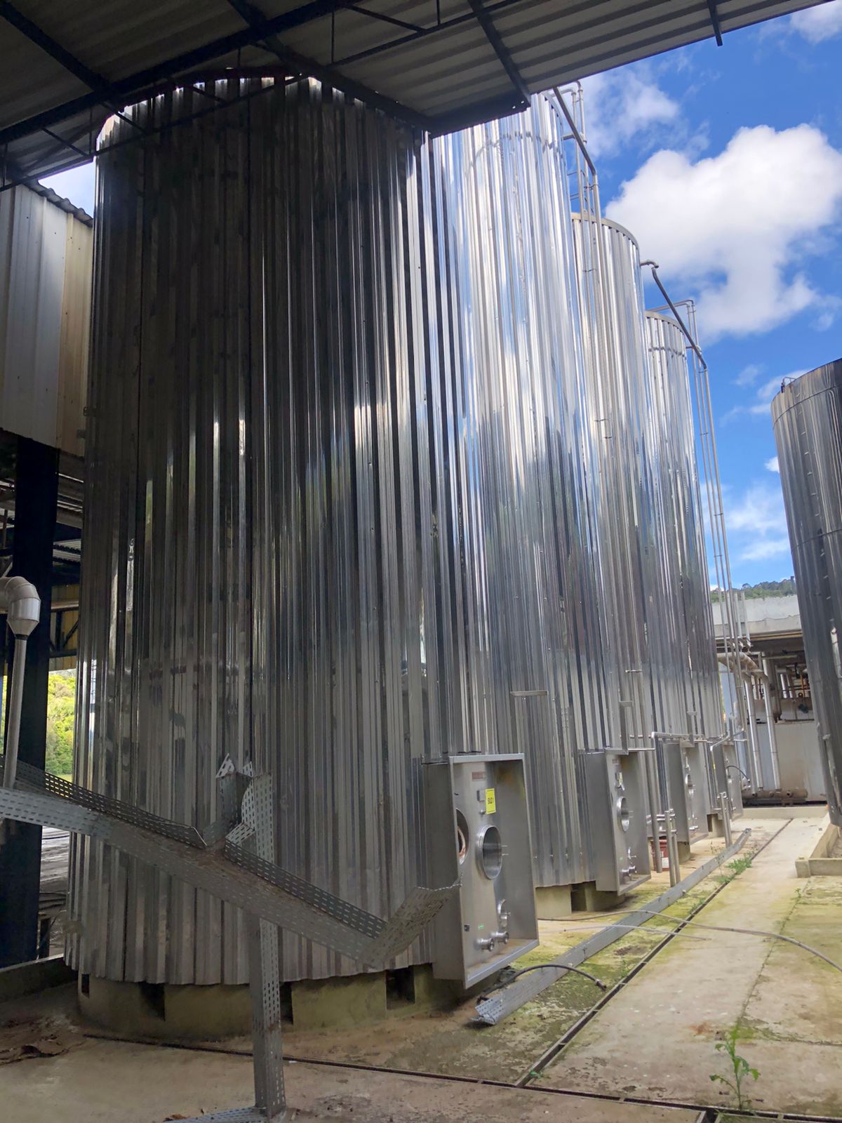 LEILÃO DE SILOS DE INOX – CALDEIRAS – TANQUES 100MIL L – BALANÇA RODOVIÁRIA – RESERVATÓRIO DE ÁGUA – UNO MILLE 95/96 –ETC