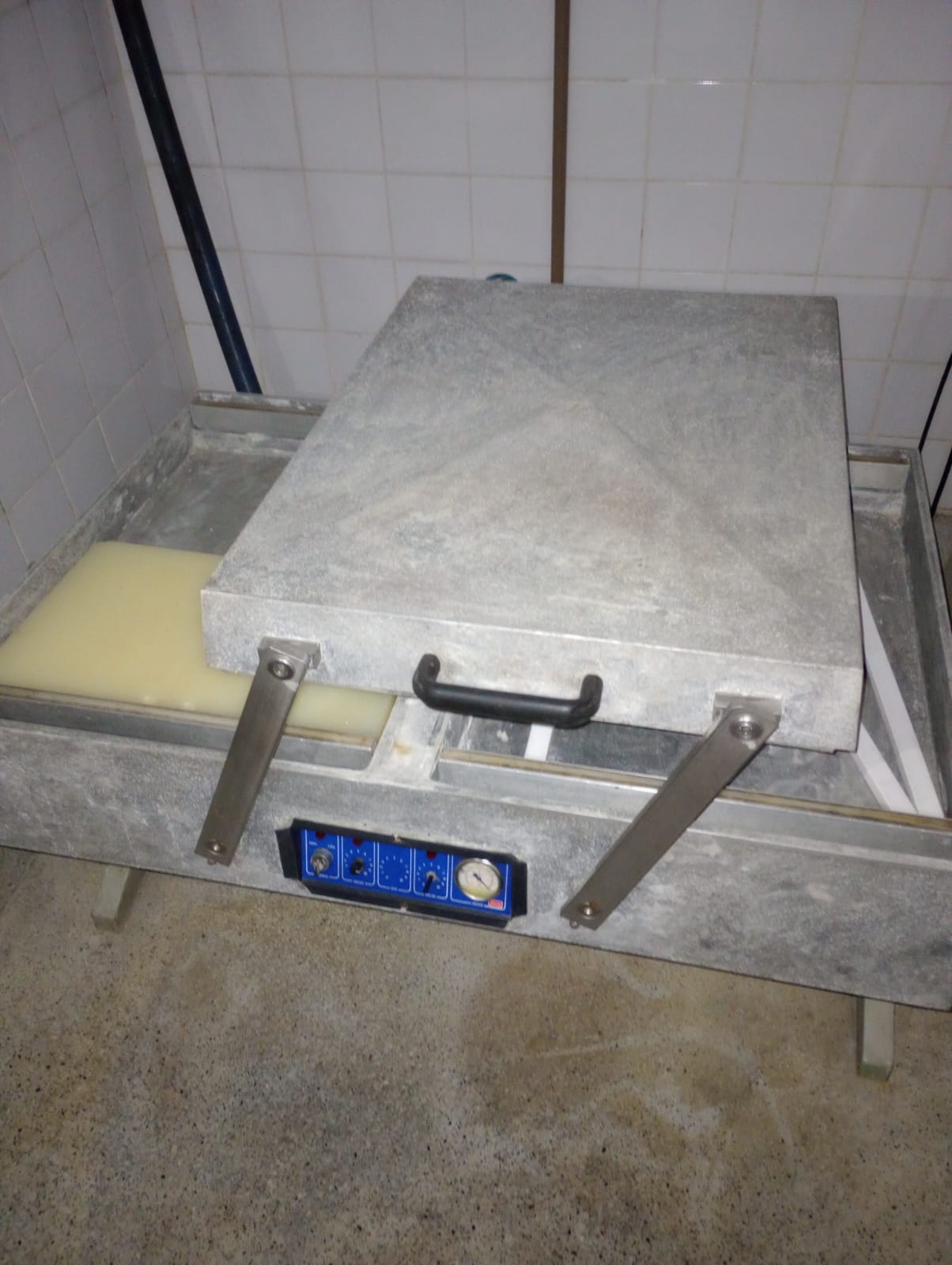 LEILÃO DE MAQUINA SELADORA