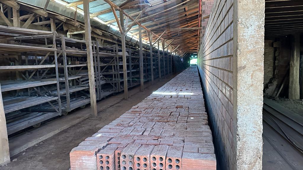 VENDA UPI COMPLETA E FUNCIONANDO DE CERAMICA DE TIJOLOS, COM SEDE, 2 JAZIDAS, CAMINHÕES, CARREGADEIRA,  EMPILHADEIRA, PRODUÇÃO ATIVA, FORNOS E EQUIPAMENTOS