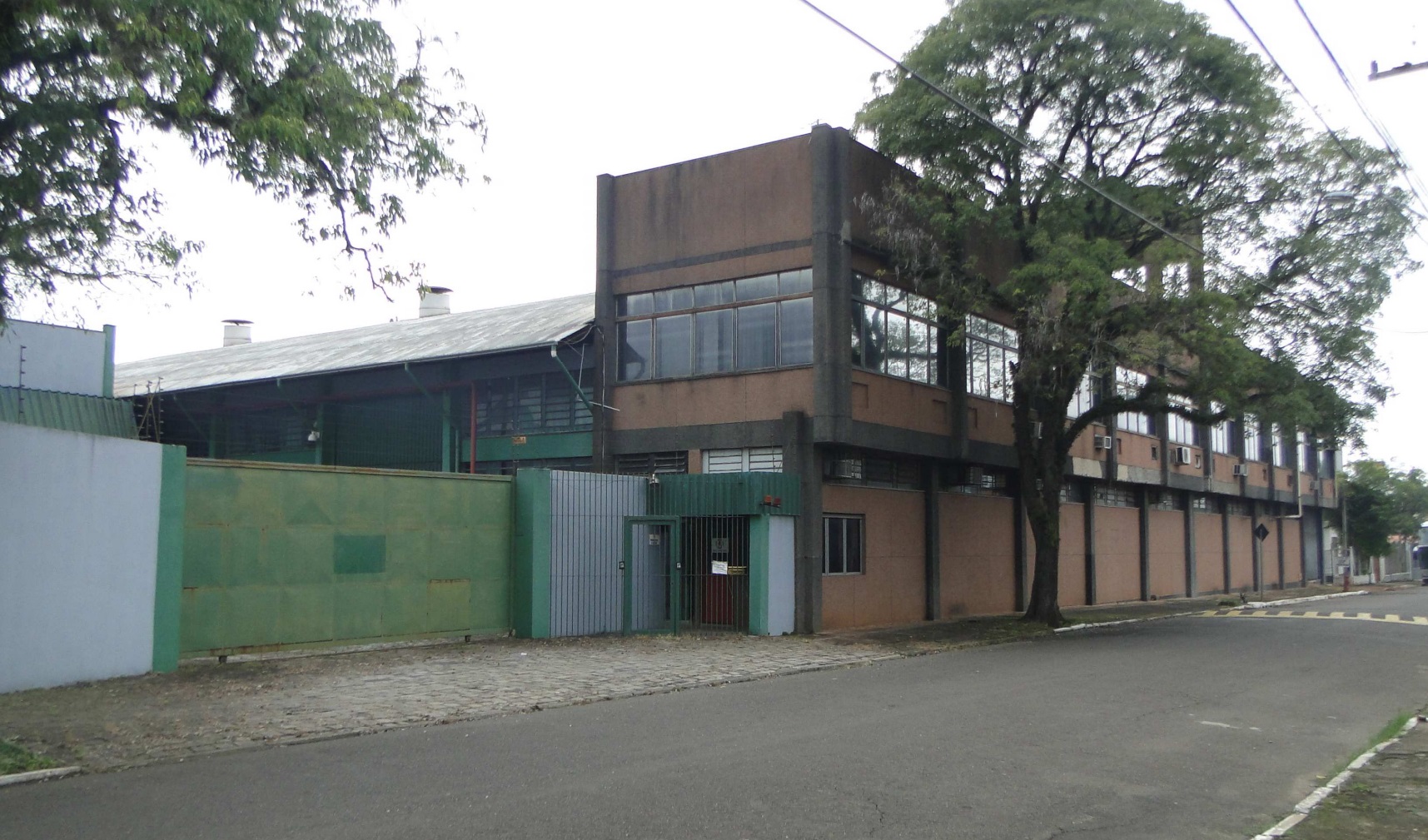 GRANDE IMOVEL EM 13.600M2 COM FÁBRICA INSTALADA EM CANUDOS