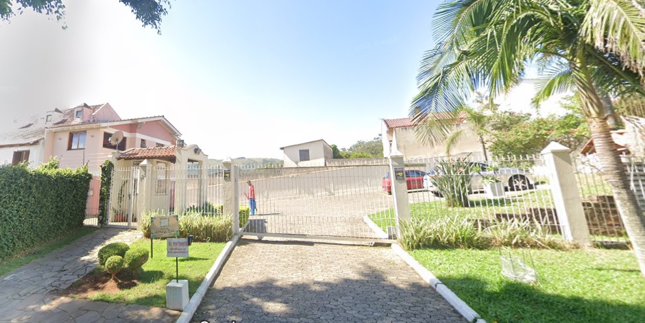 LEILÃO DE CASA COM BOX EM CONDOMÍNIO EM POA