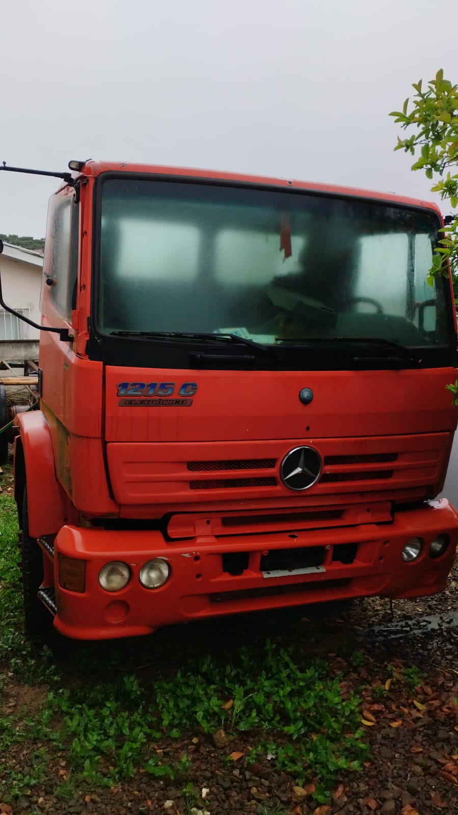 LEILÃO DE VEÍCULO M. BENZ 1215C, 2000 e  SEMIRREBOQUE SR/LIBERATO SRCS3E